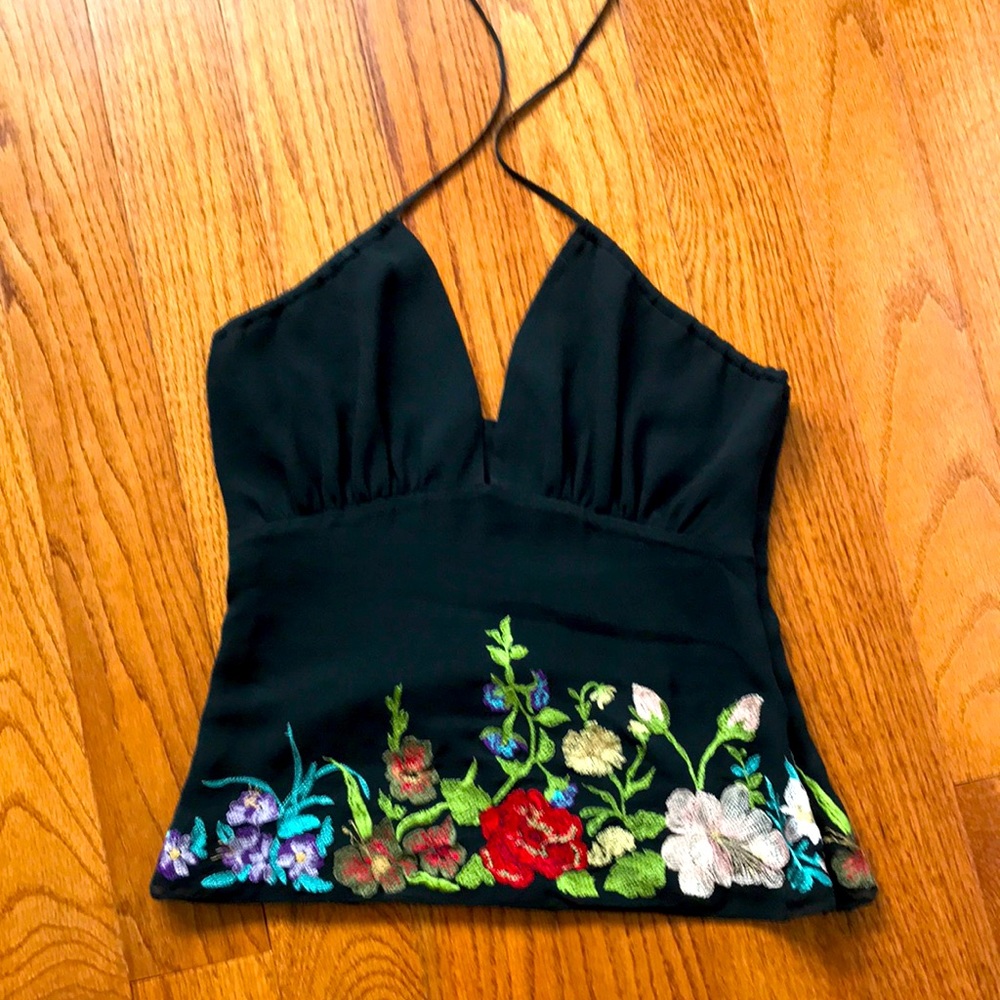 A rare DKNY  black Top with gorgeous flowers 🌺..
